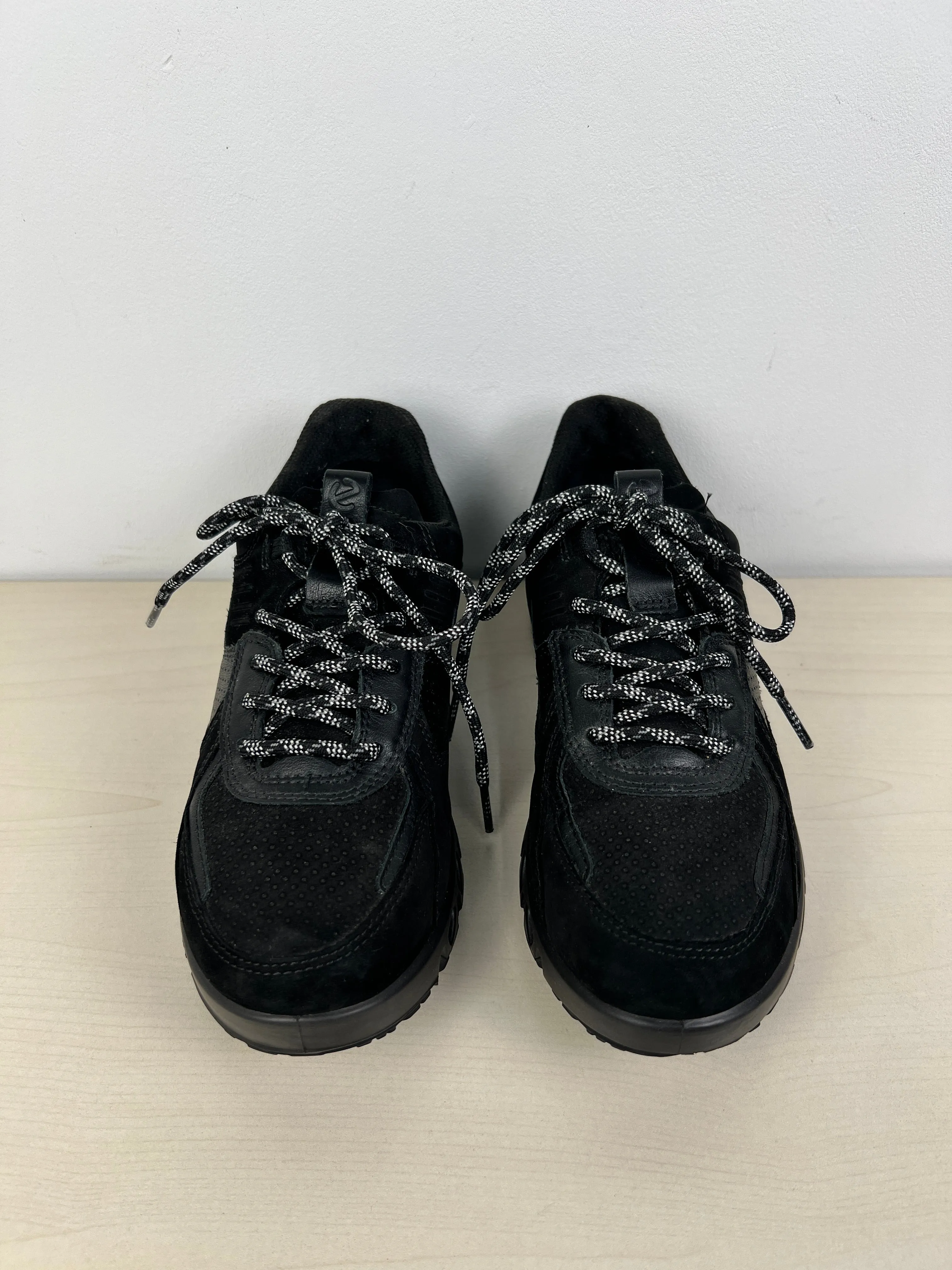 Black Shoes Hiking Ecco, Size 6