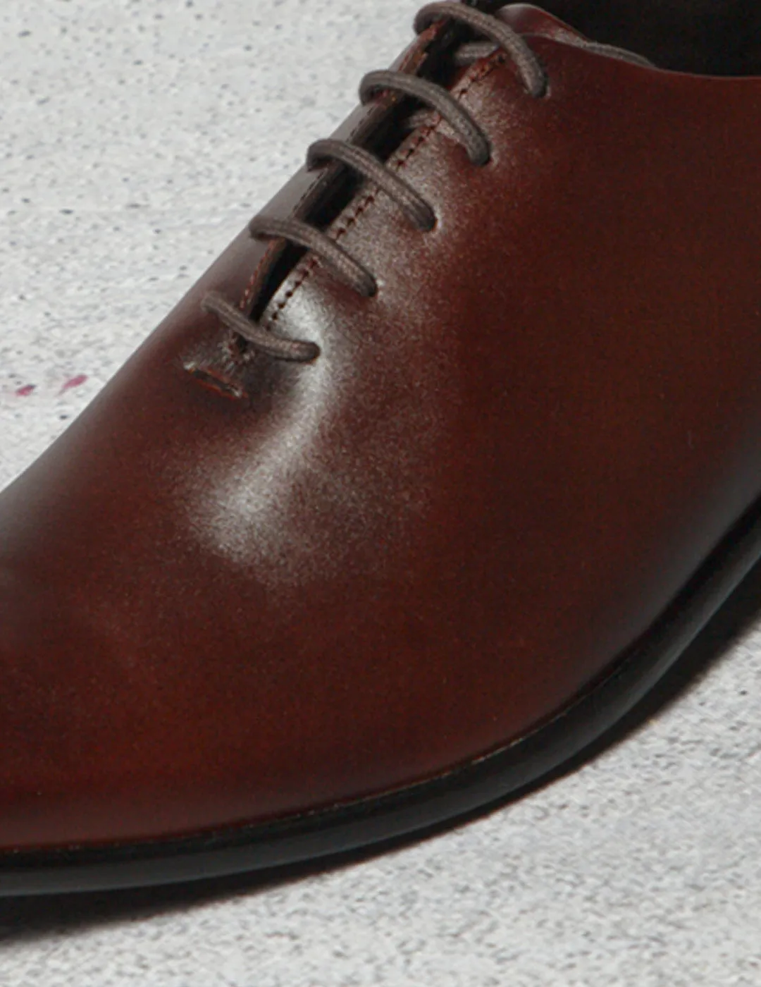 Kanvas Sleek Wholecut Shoes