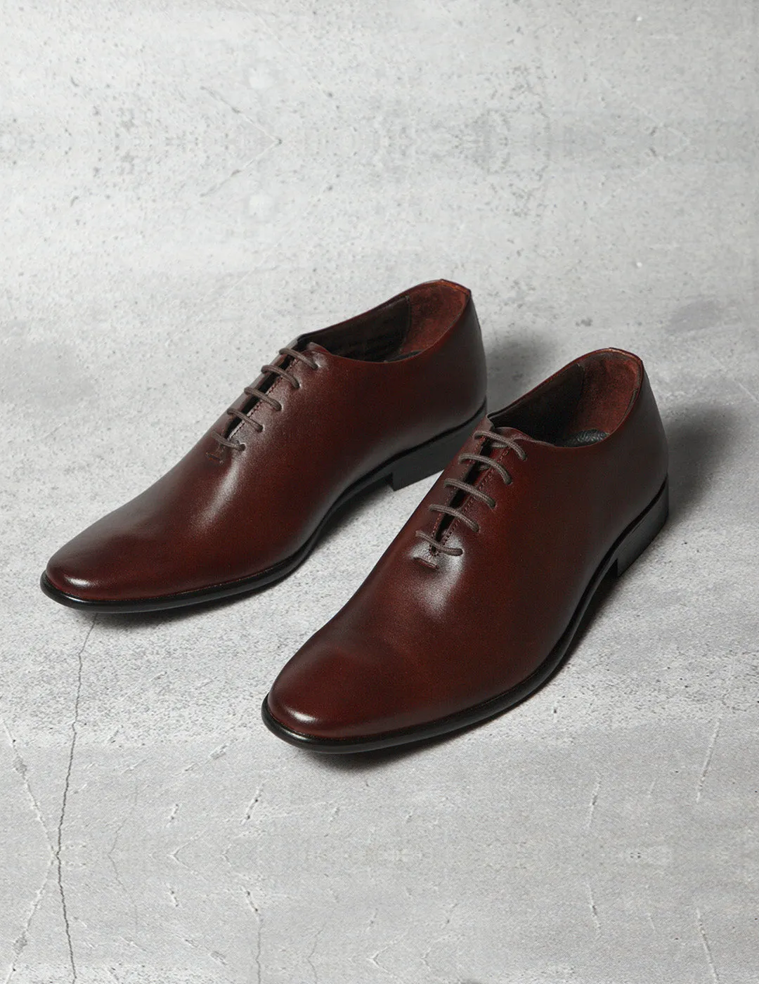 Kanvas Sleek Wholecut Shoes