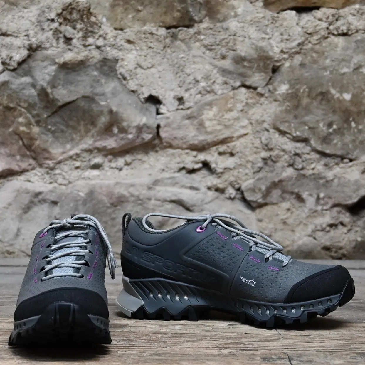 Ladies Spire GTX in Carbon and Purple